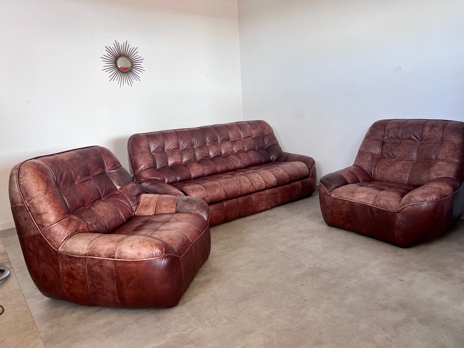 Ensemble canapé et 2 fauteuils vintage en cuir camel patchwork design années 70