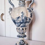 Large Spanish vase in Talavera style, hand-painted, adorned with a landscape.