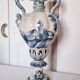 Large Spanish vase in Talavera style, hand-painted, adorned with a landscape.