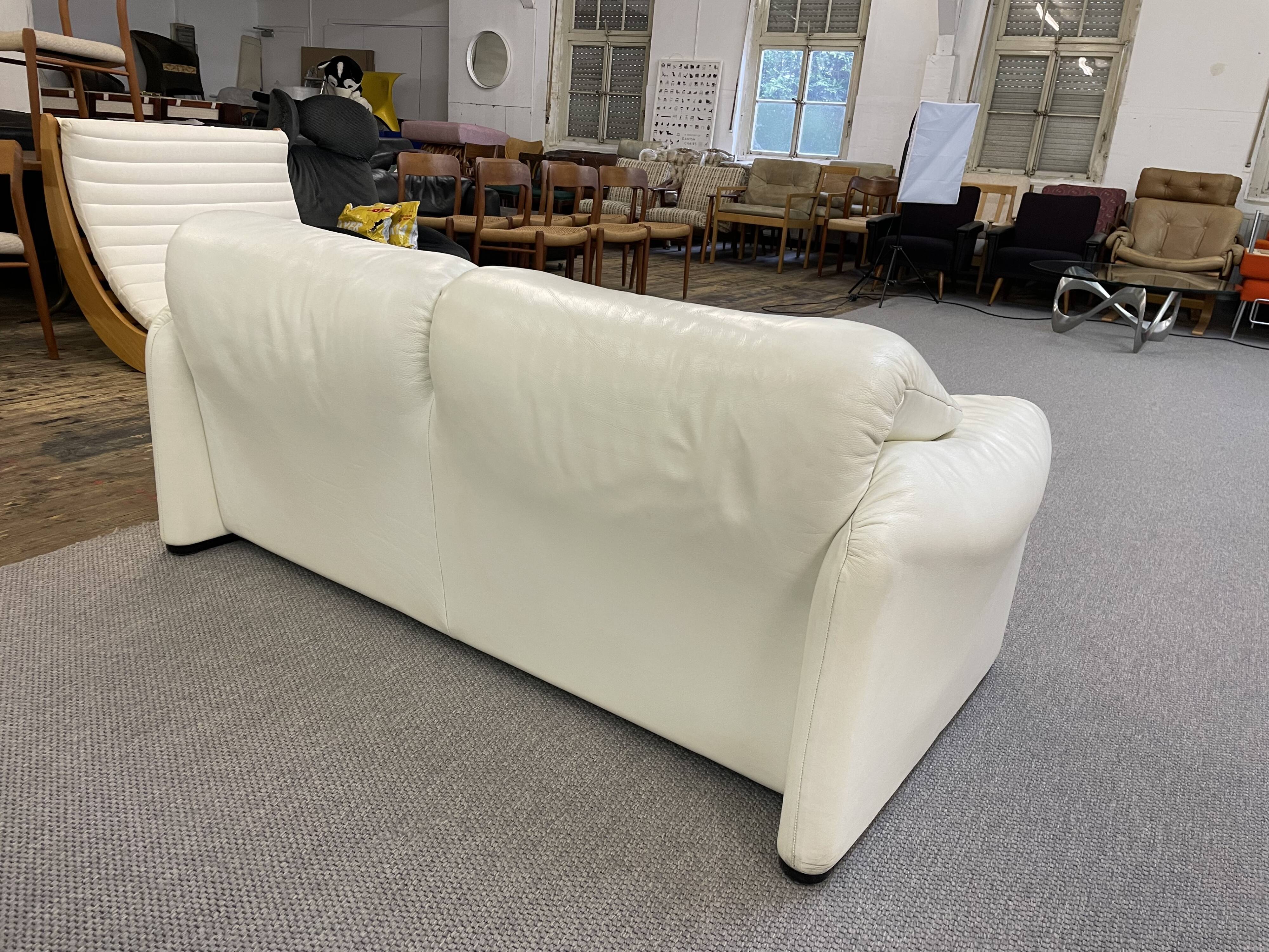 Maralunga 2-seater sofa in white leather by Vico Magistretti for Cassina