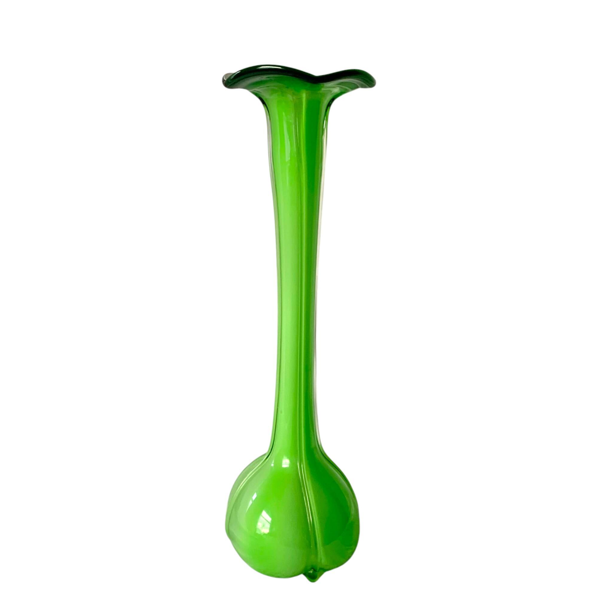 Vase soliflore vintage en verre soufflé vert - 43 cm