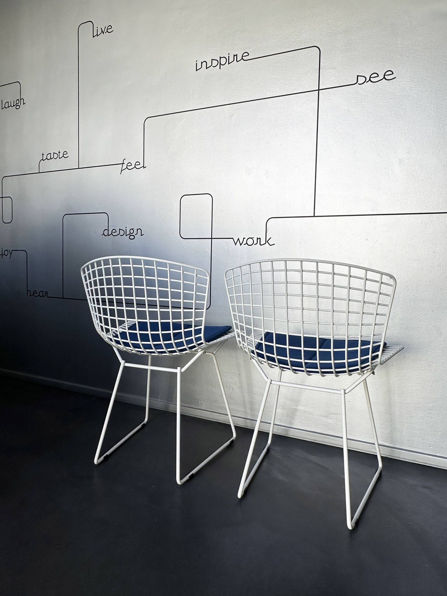 Pair of dining chairs 420 by Harry Bertoia for Knoll International, 1970s.