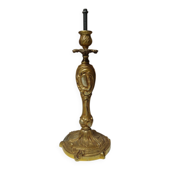 Pied de lampe en bronze,décor rocaille et volupte