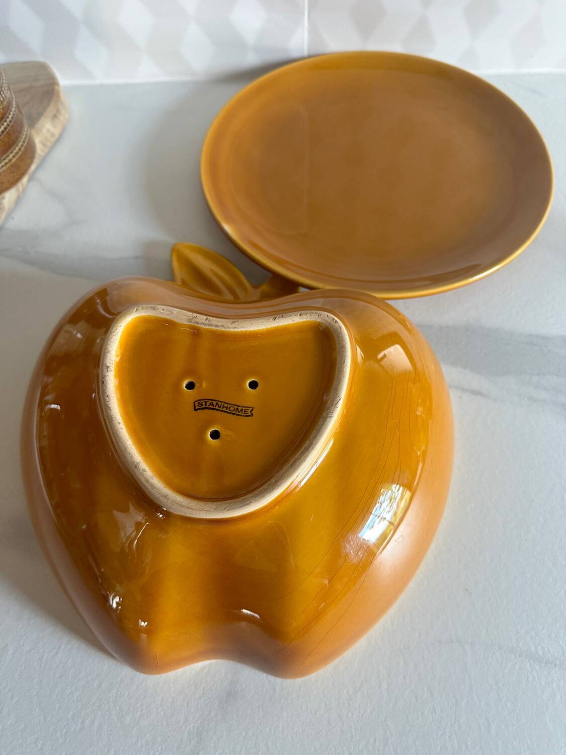 Vintage apple barbotine drainer salad bowl