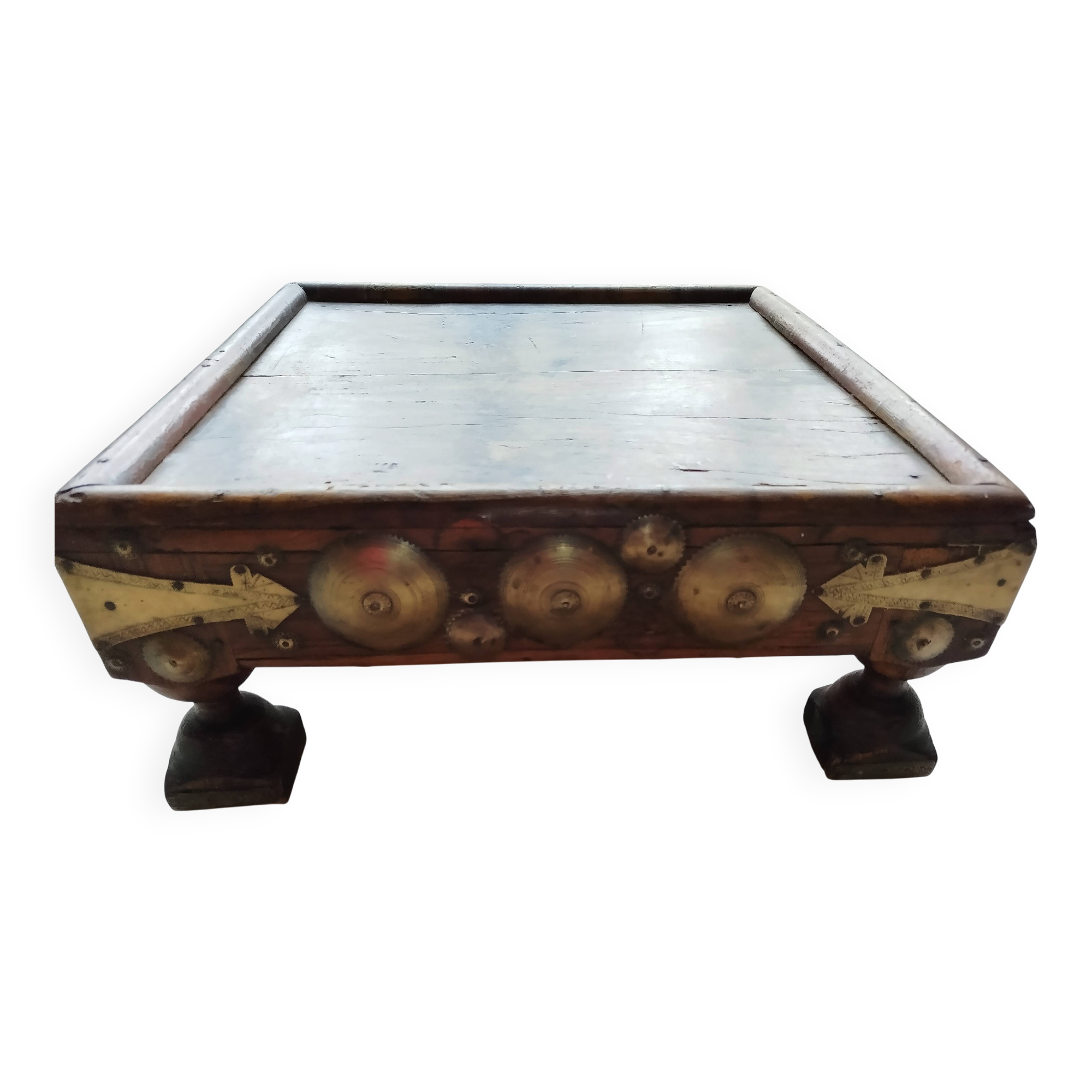 Authentic Bajot coffee table from Rajasthan, 19th century.