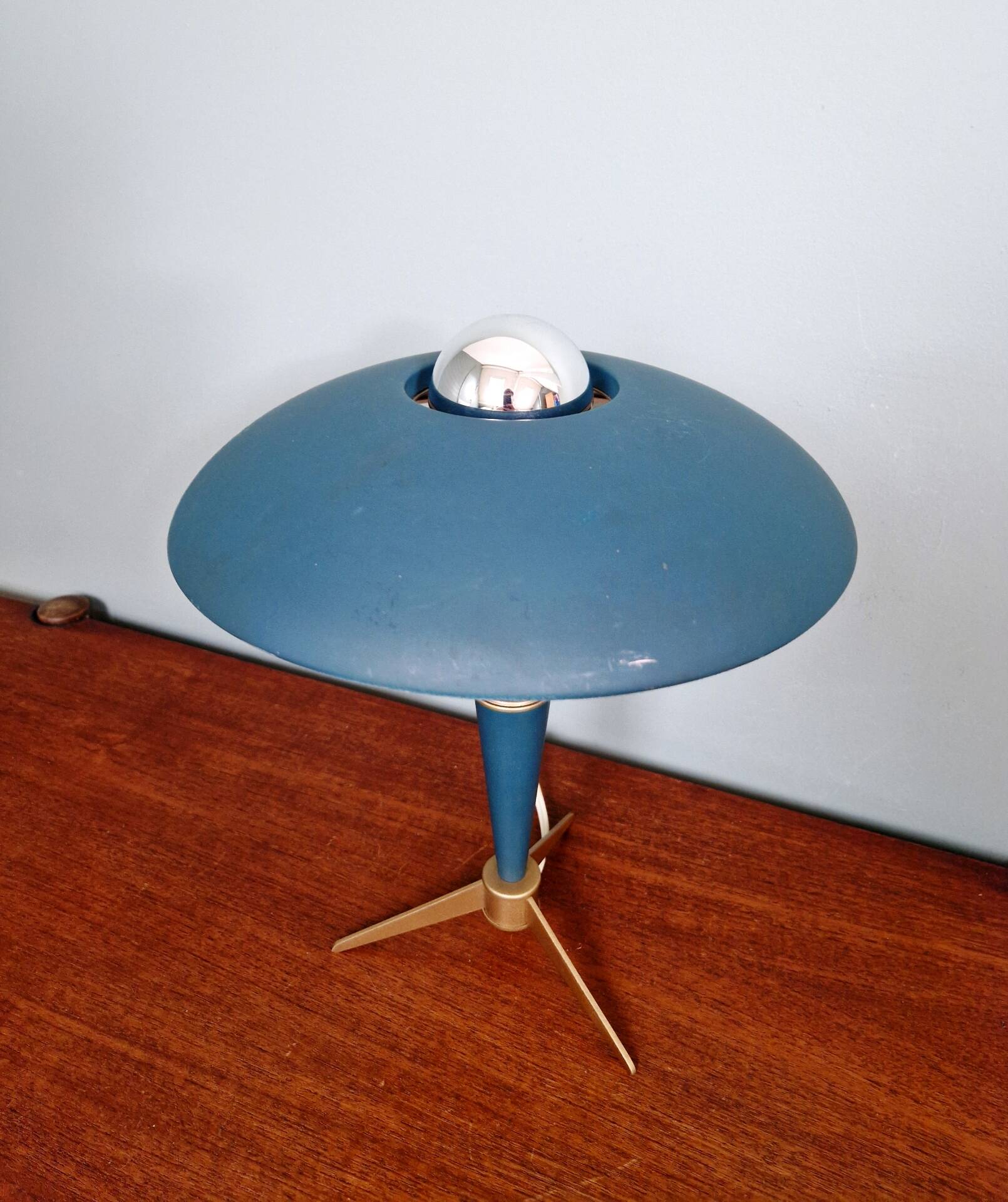 Philips tripod lamp, model Bijou, design by Louis Kalff, 1950