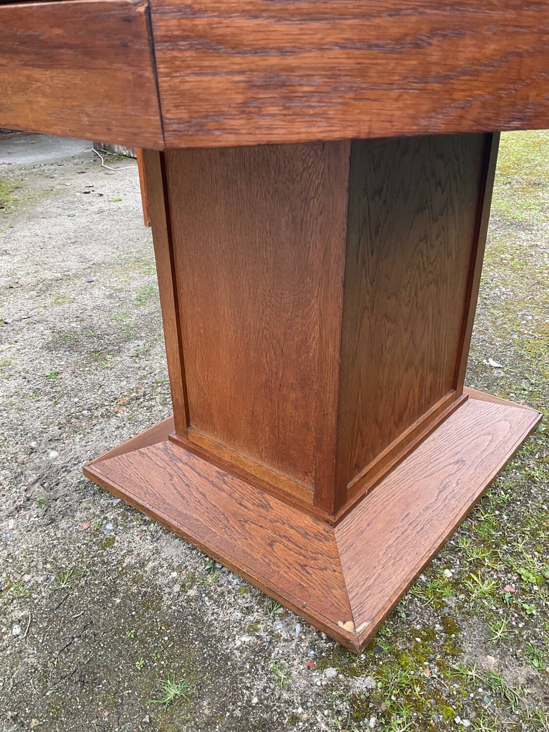 Art Deco dining table in wood and red Formica