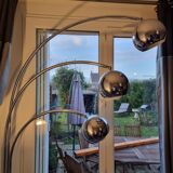 Thrush floor lamp