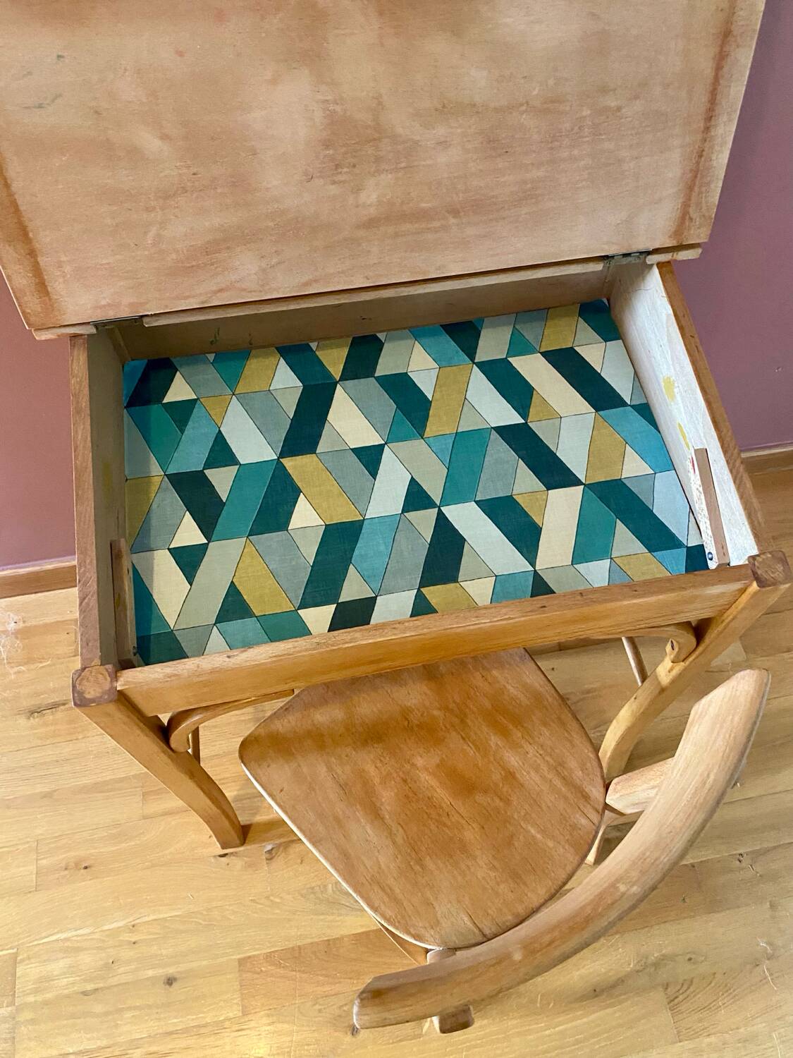 Pupitre,bureau d’écolier et sa chaise Bauman, ancien bureau enfants, mobilier enfant 1960.