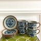 Tasses et assiettes en grès à fleurs