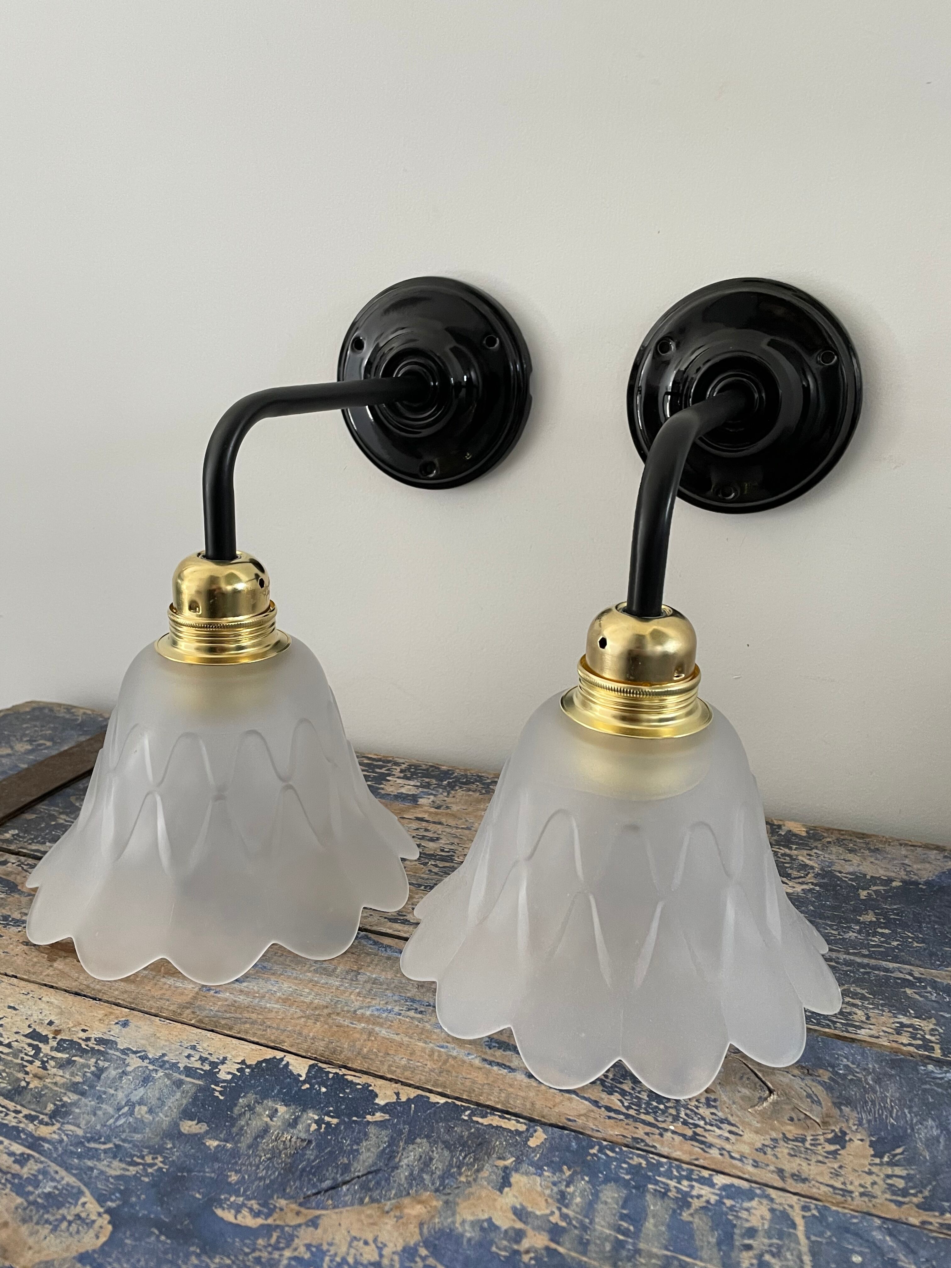 Pair of Art Deco wall lights in glass and ceramic