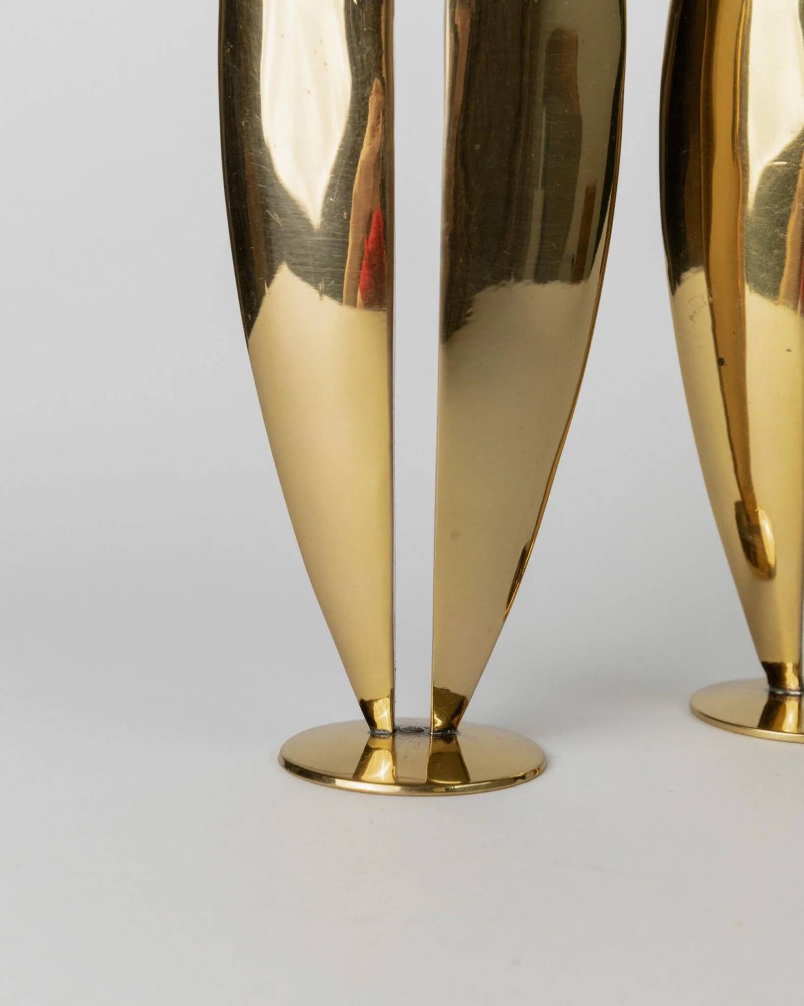 Doré Laiton Vintage Candle Holders – Two 1970s Art Deco Brass Sculptures, Elegant Table Centerpiece