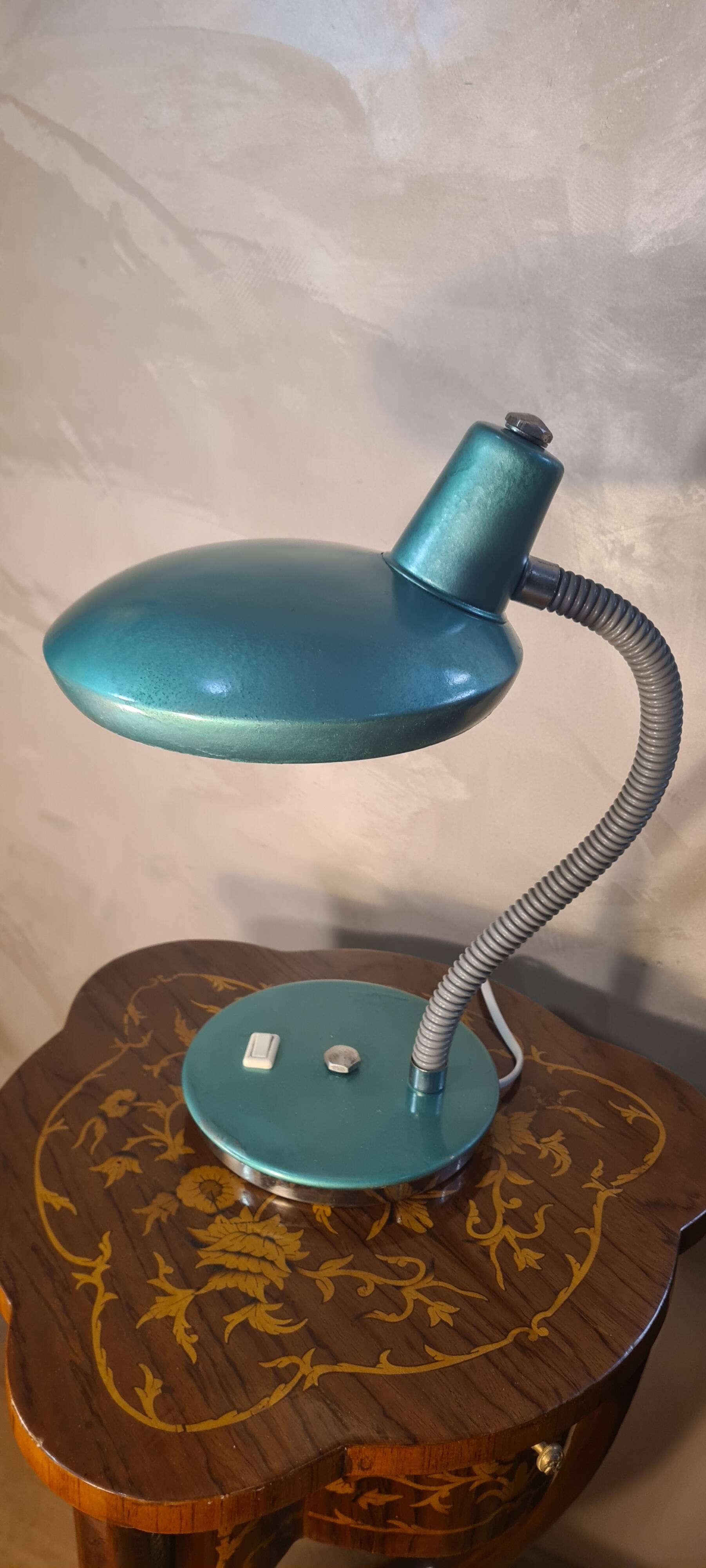 Italian design desk lamp, green metal, Fase style, 1970s, adjustable, flexible