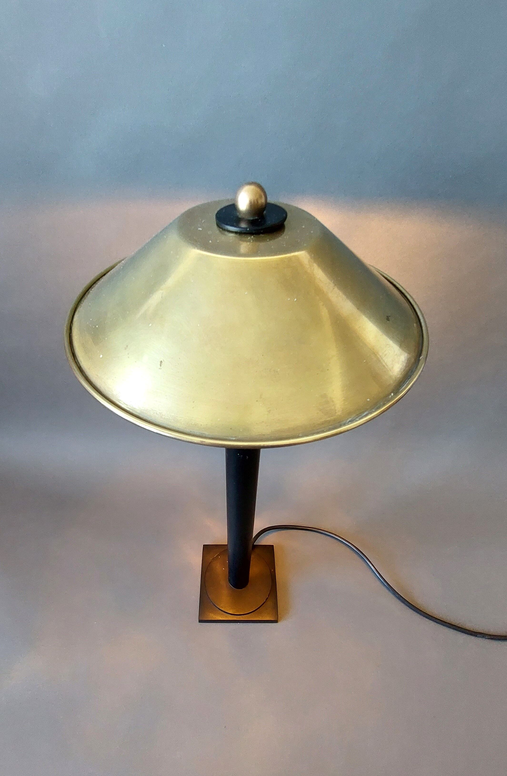 Post-Modern lamp in black metal and gilded brass.