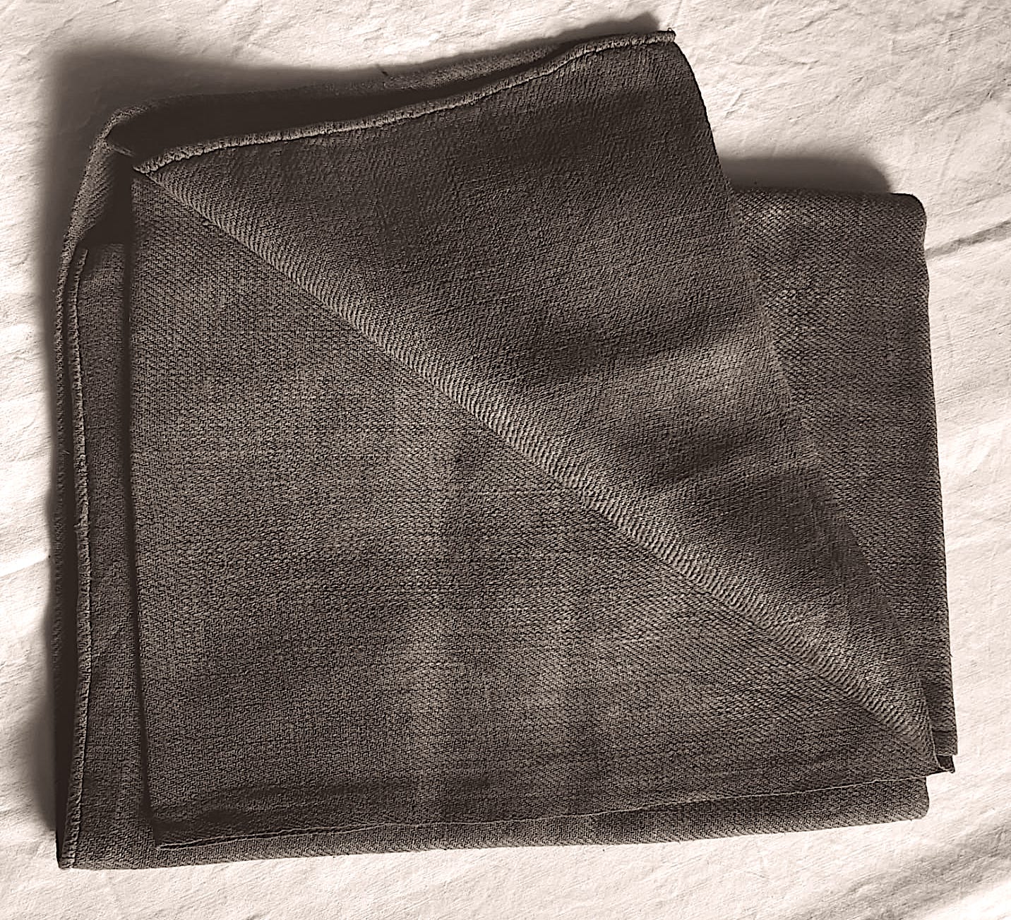 Nappe rustique brune en chanvre lavé teint 1m x 1m80