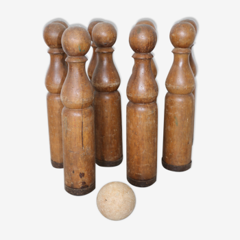 9 large old wooden keels + ball