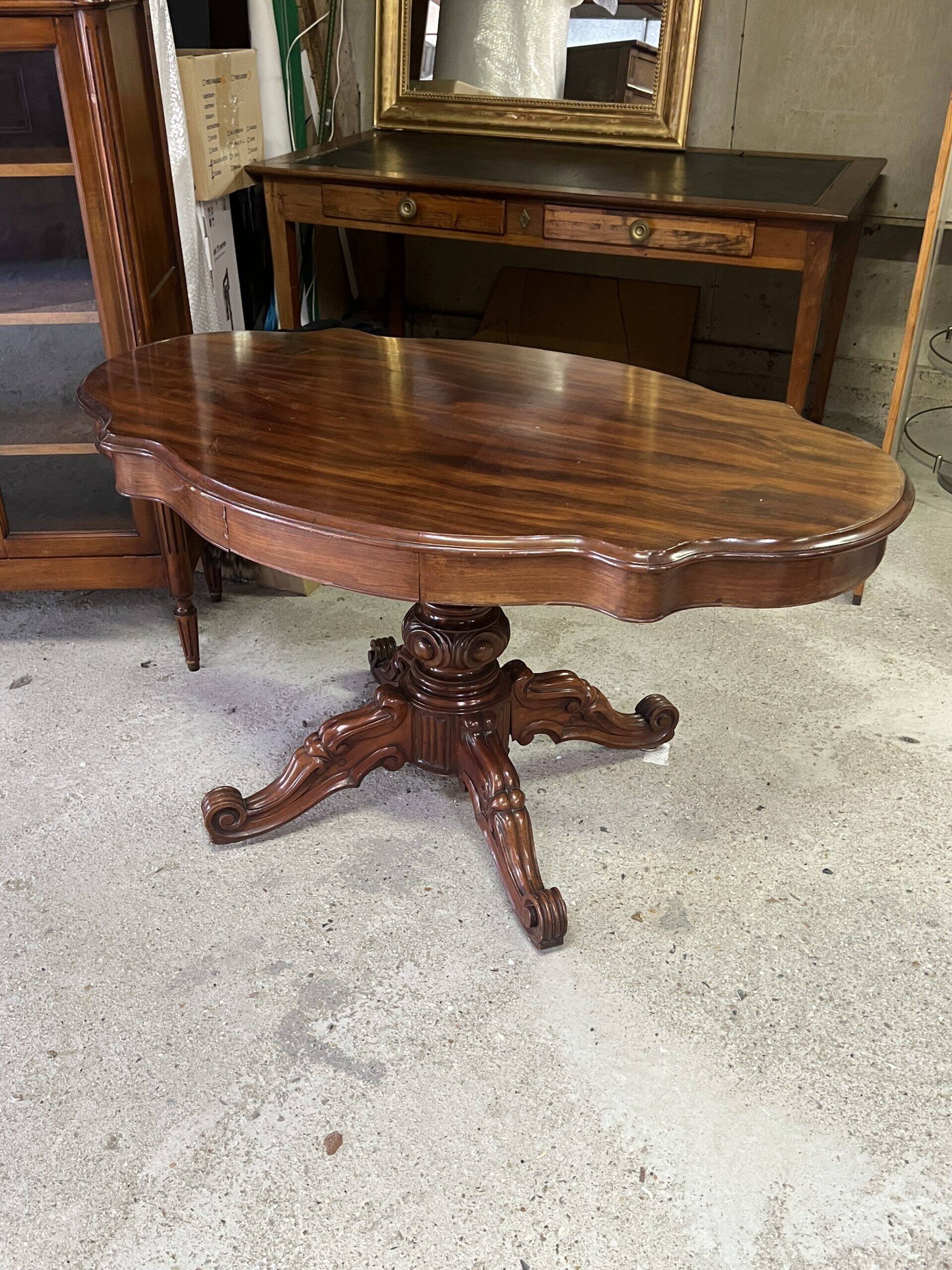 Large Louis Philippe period mahogany fiddle-shaped pedestal table, 19th century