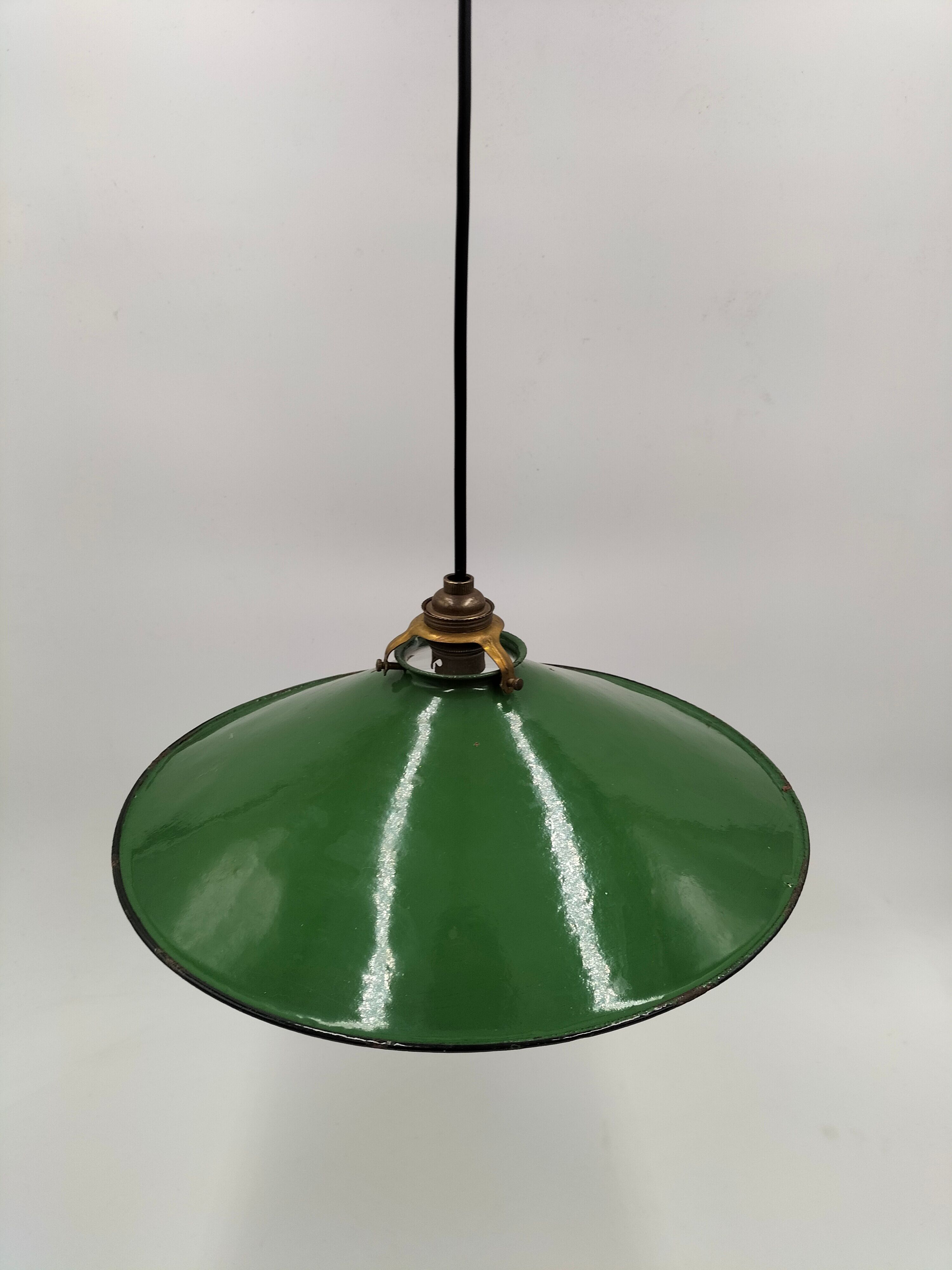 Enamelled sheet metal suspension