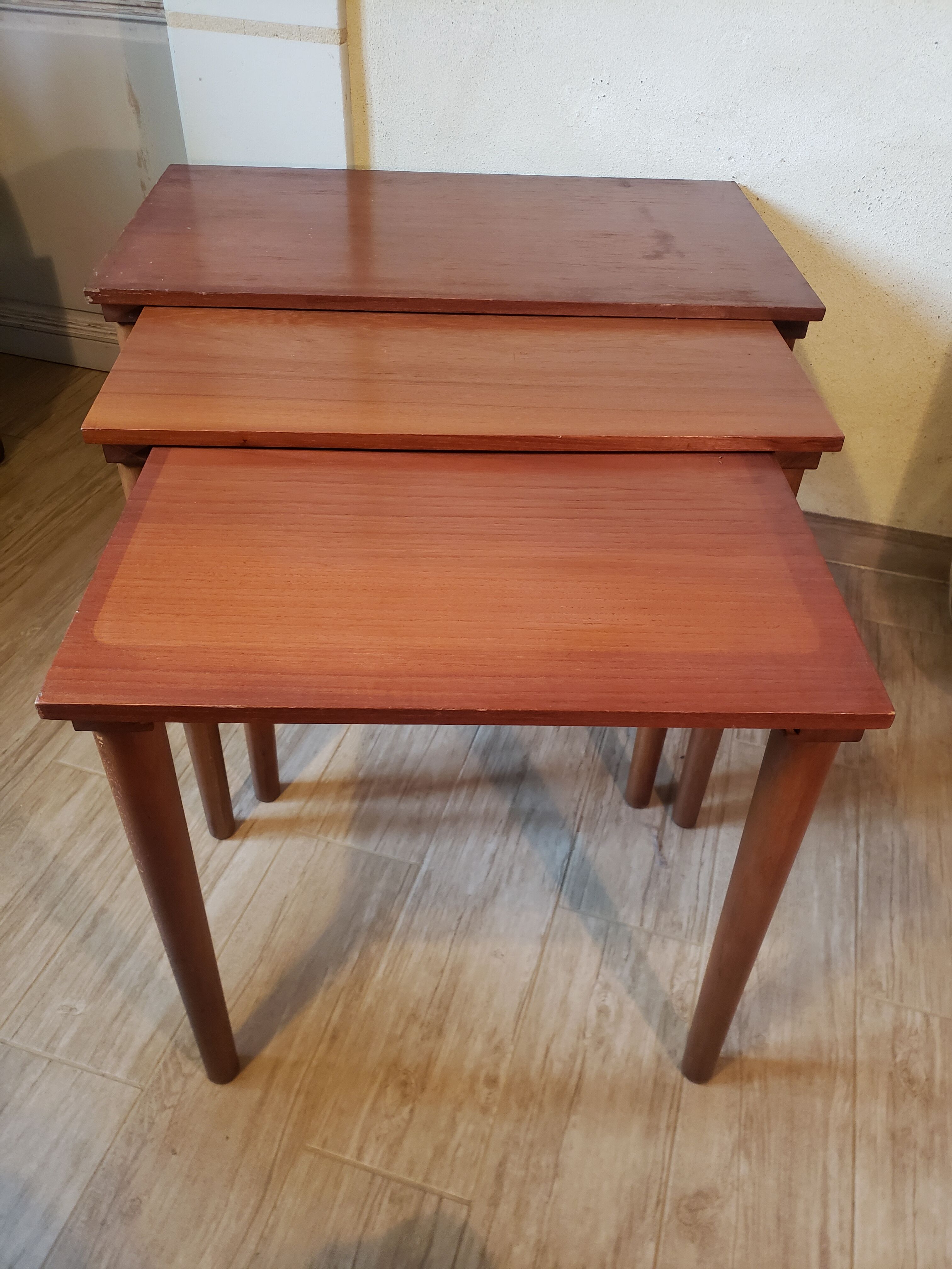 Scandinavian vintage gigognes tables