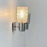 Paire d'appliques vintage, métal chromé et verre moulé pressé, Italie, 1970