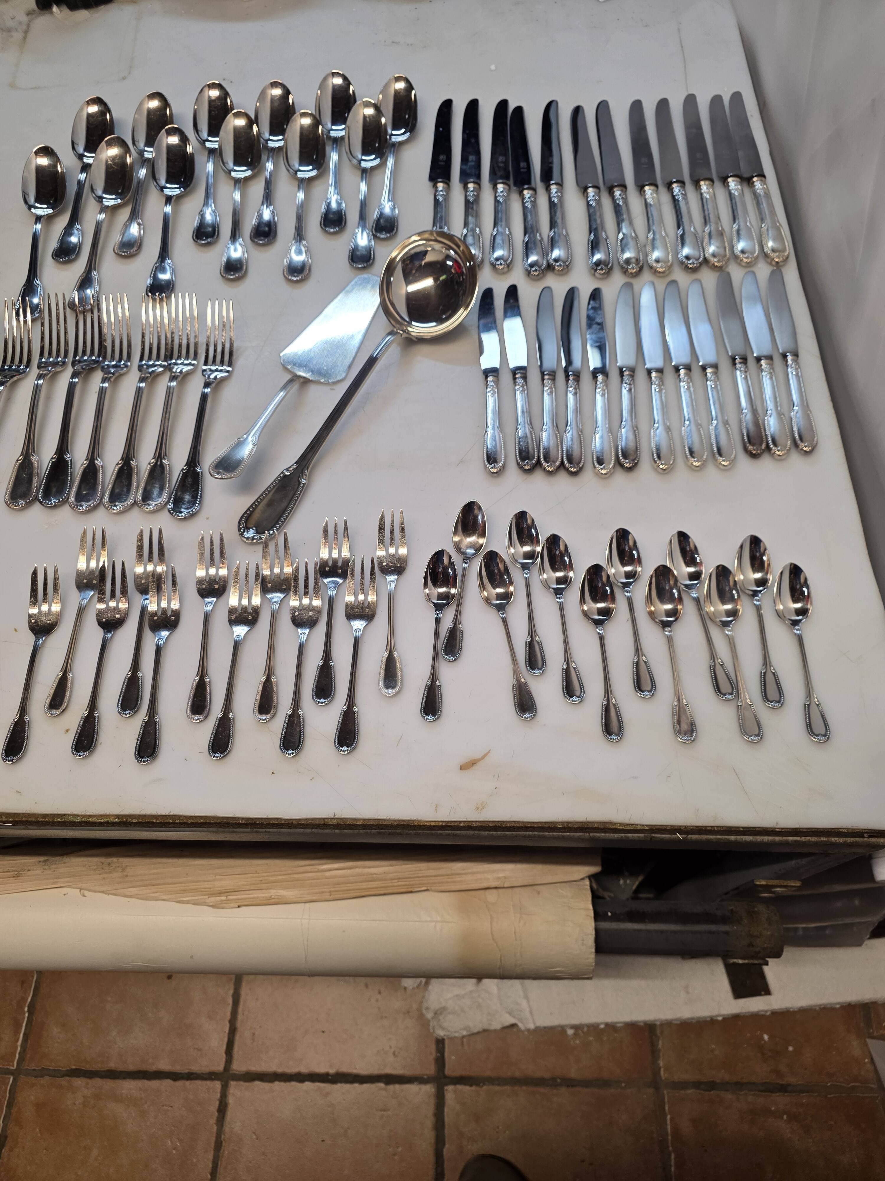 Ménagère 72 pièces en métal argenté 100  Saint-Médard, avec coffret