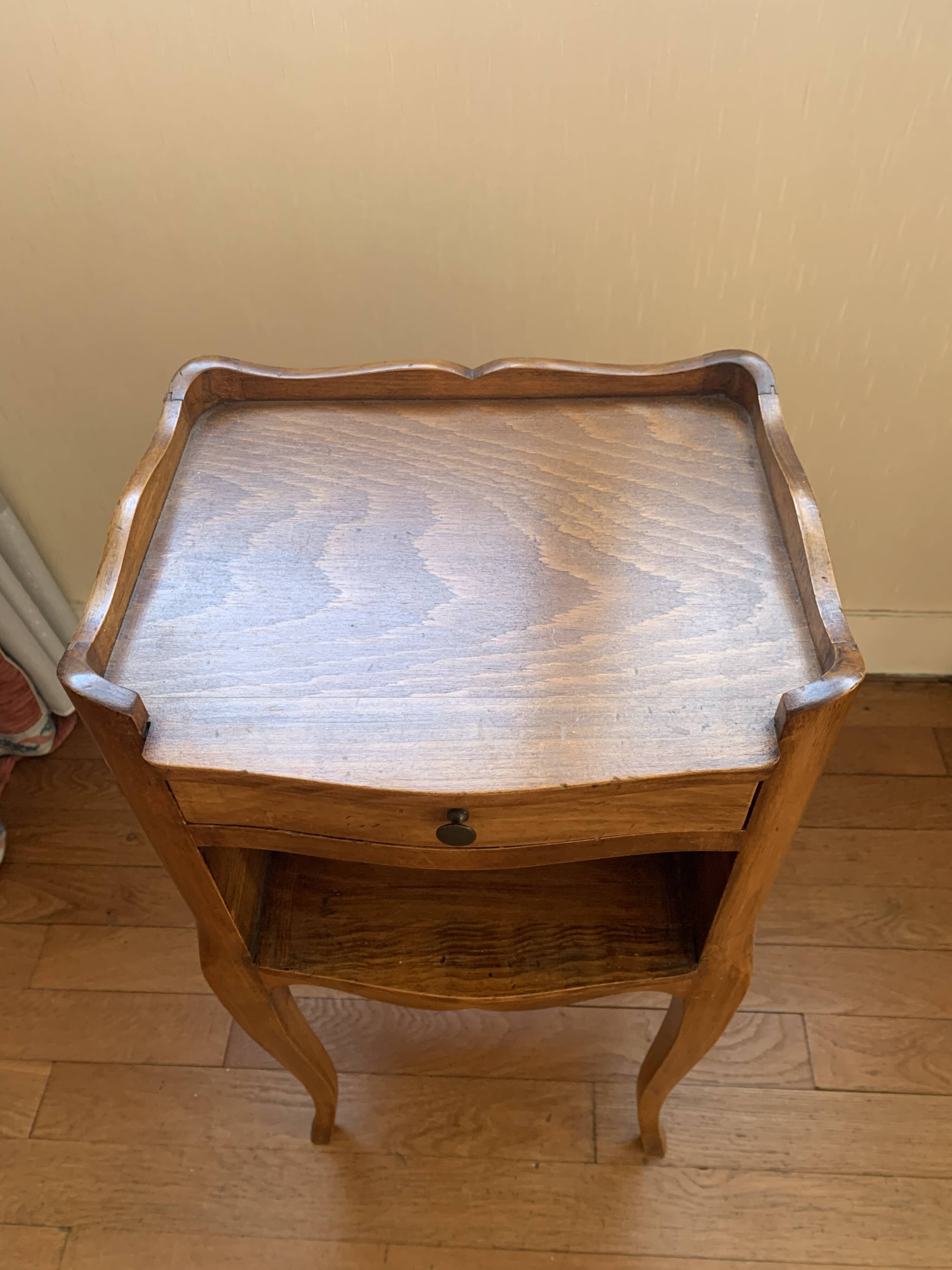 Table de chevet en bois