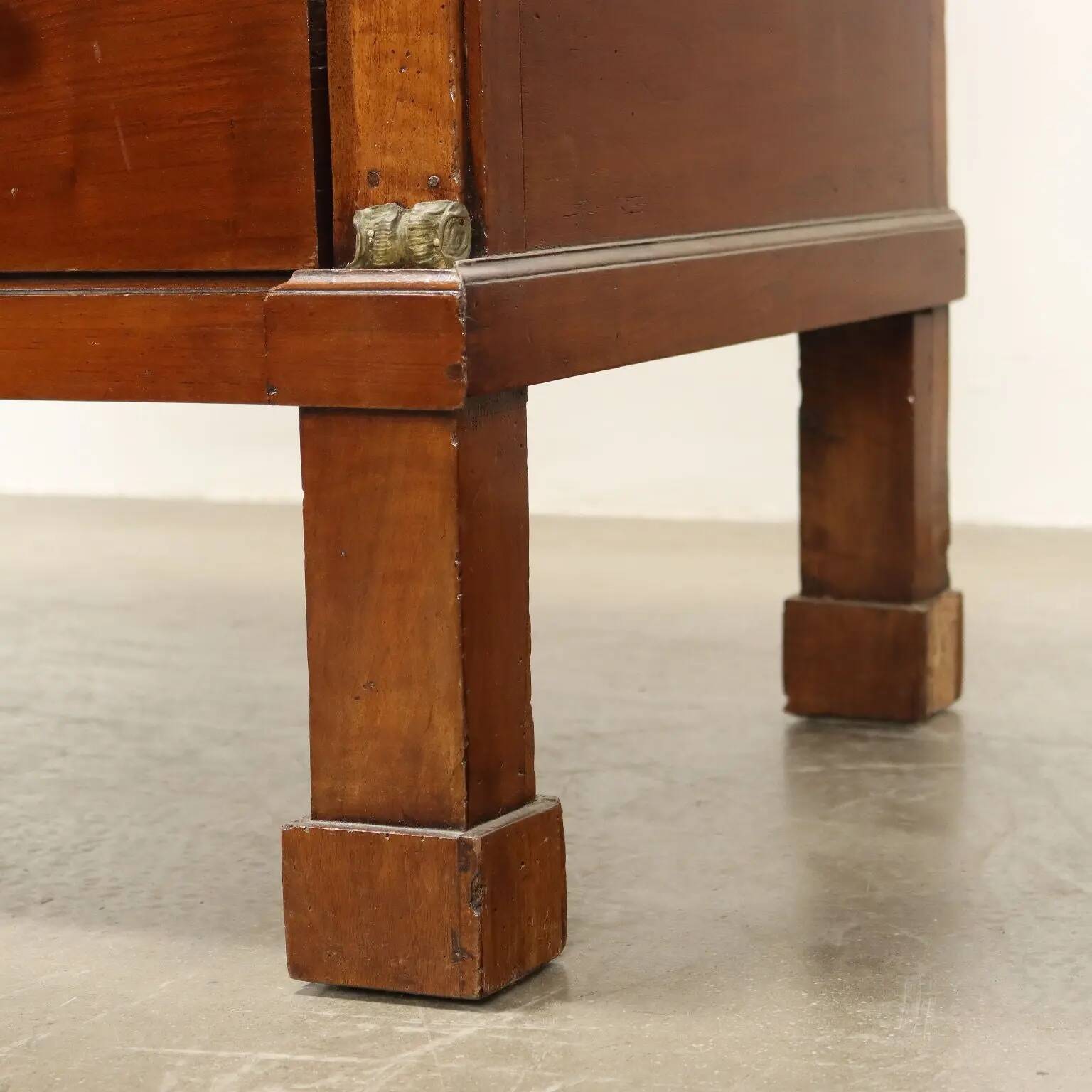 Antique walnut restoration commode with 3 drawers, 1800s.