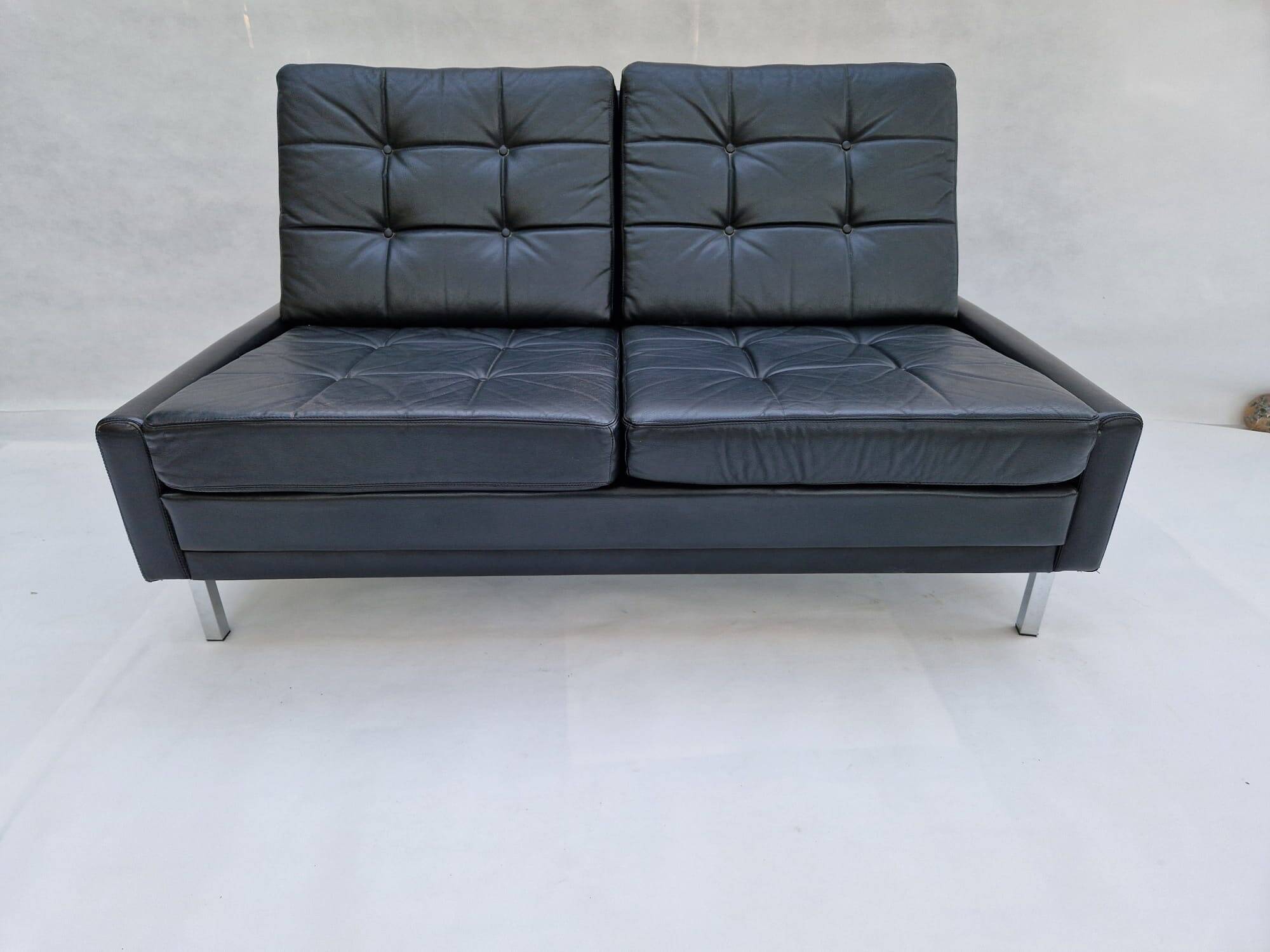 Canapé 2 places, vintage, chrome, cuir noir, Danemark, années 1960.