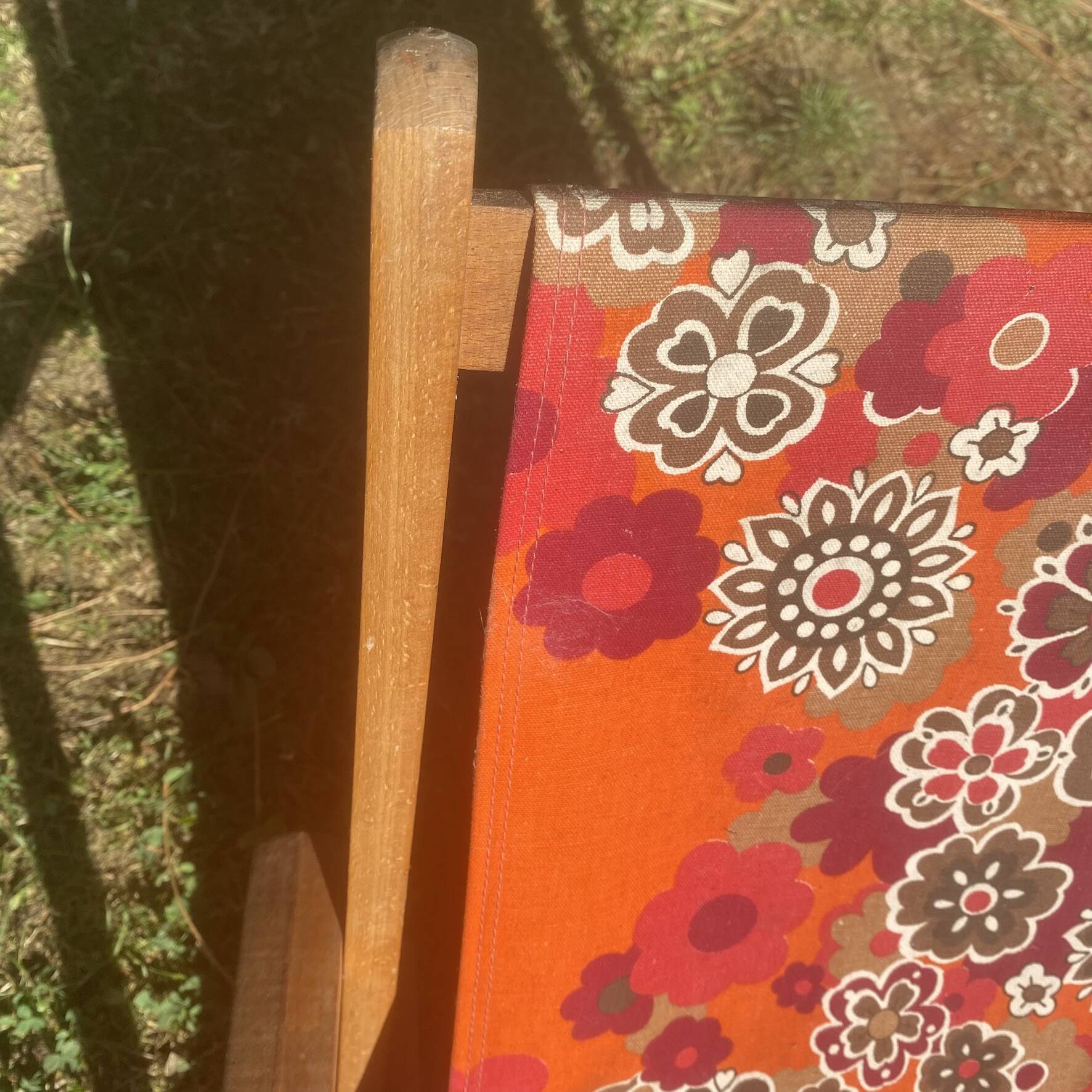 Vintage beach or garden chair made of wood and floral fabric, 1970s.