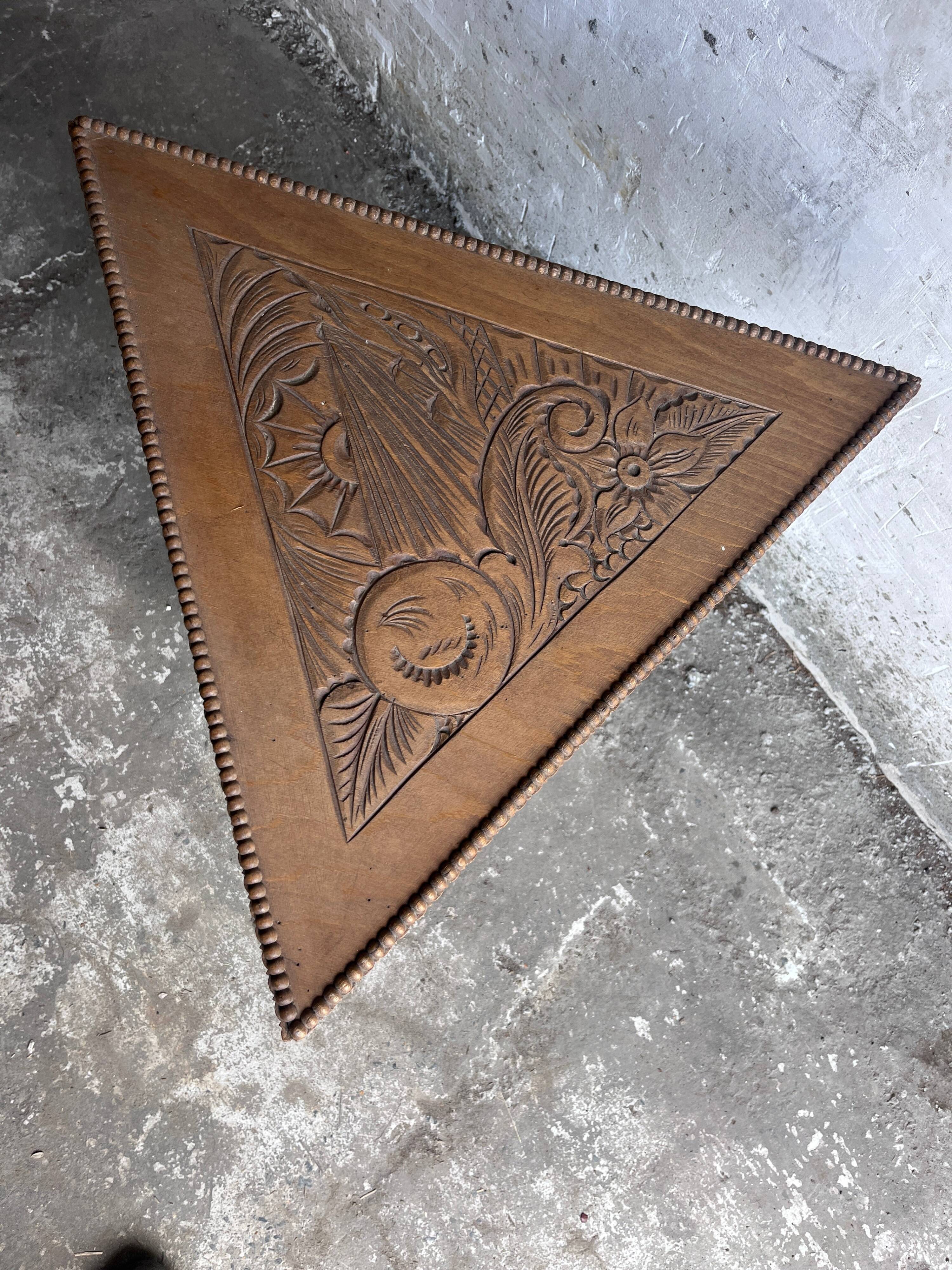 Triangular side table in carved wood, Art Nouveau, France, circa 1915.