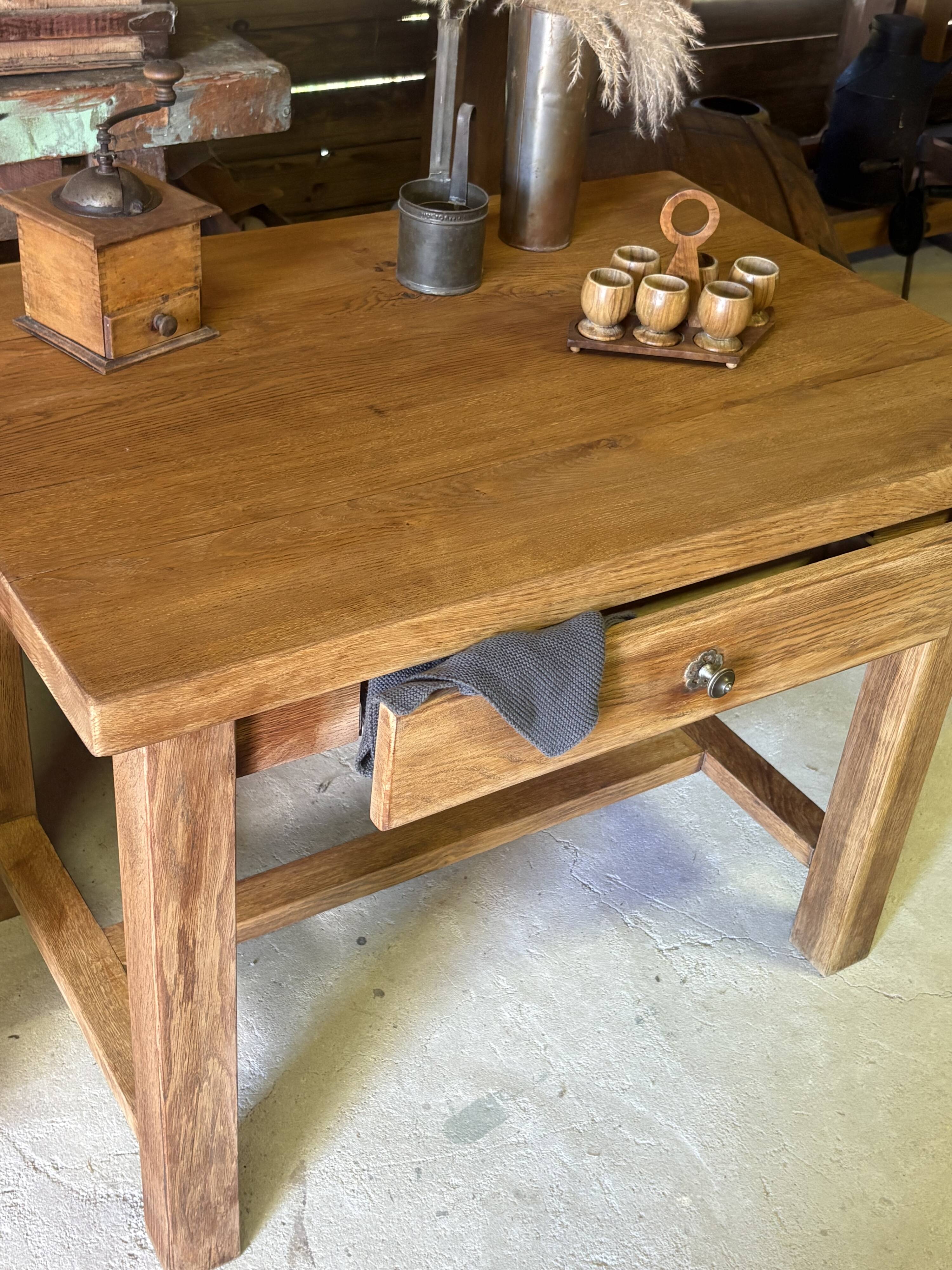 Table / Bureau ancien rénové – Pièce unique