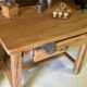 Table / Bureau ancien rénové – Pièce unique