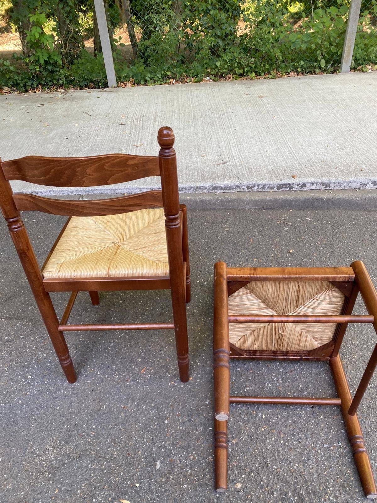 2 chaises de cuisine carrées en bois massif paillées