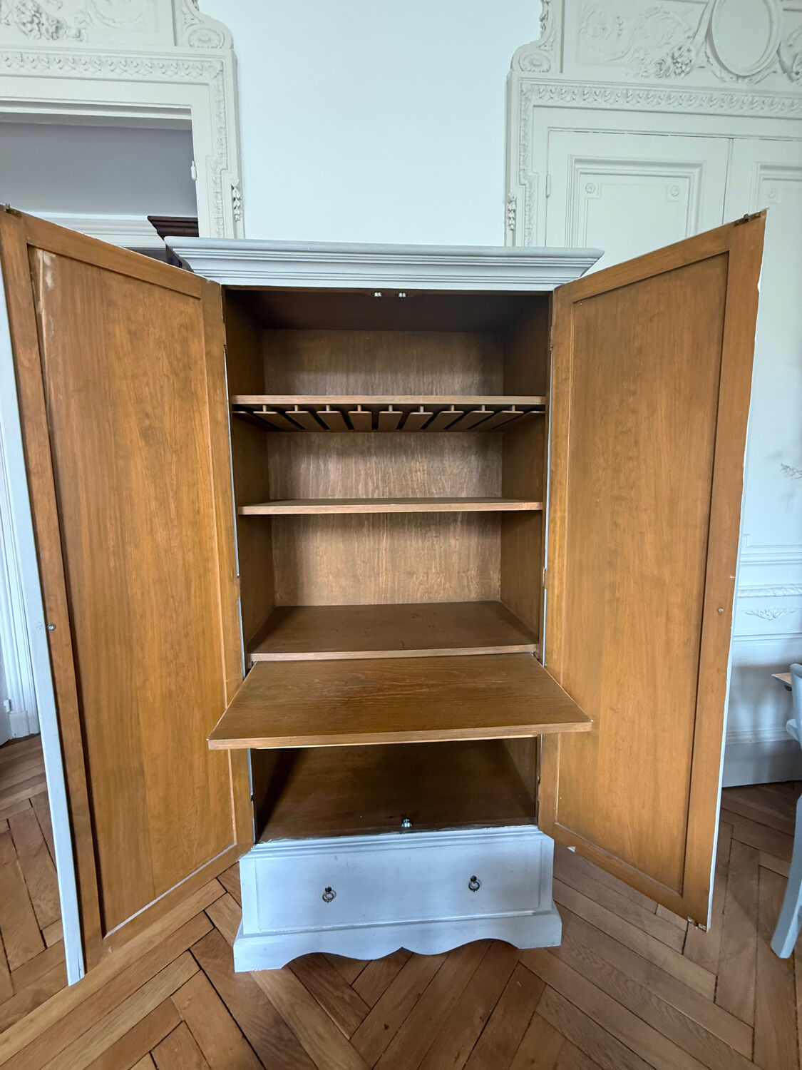 Cocktail bar furniture