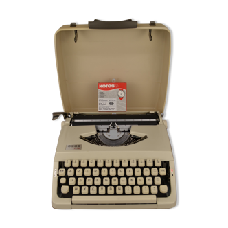 JAPY L.72 vintage 1970s portable typewriter