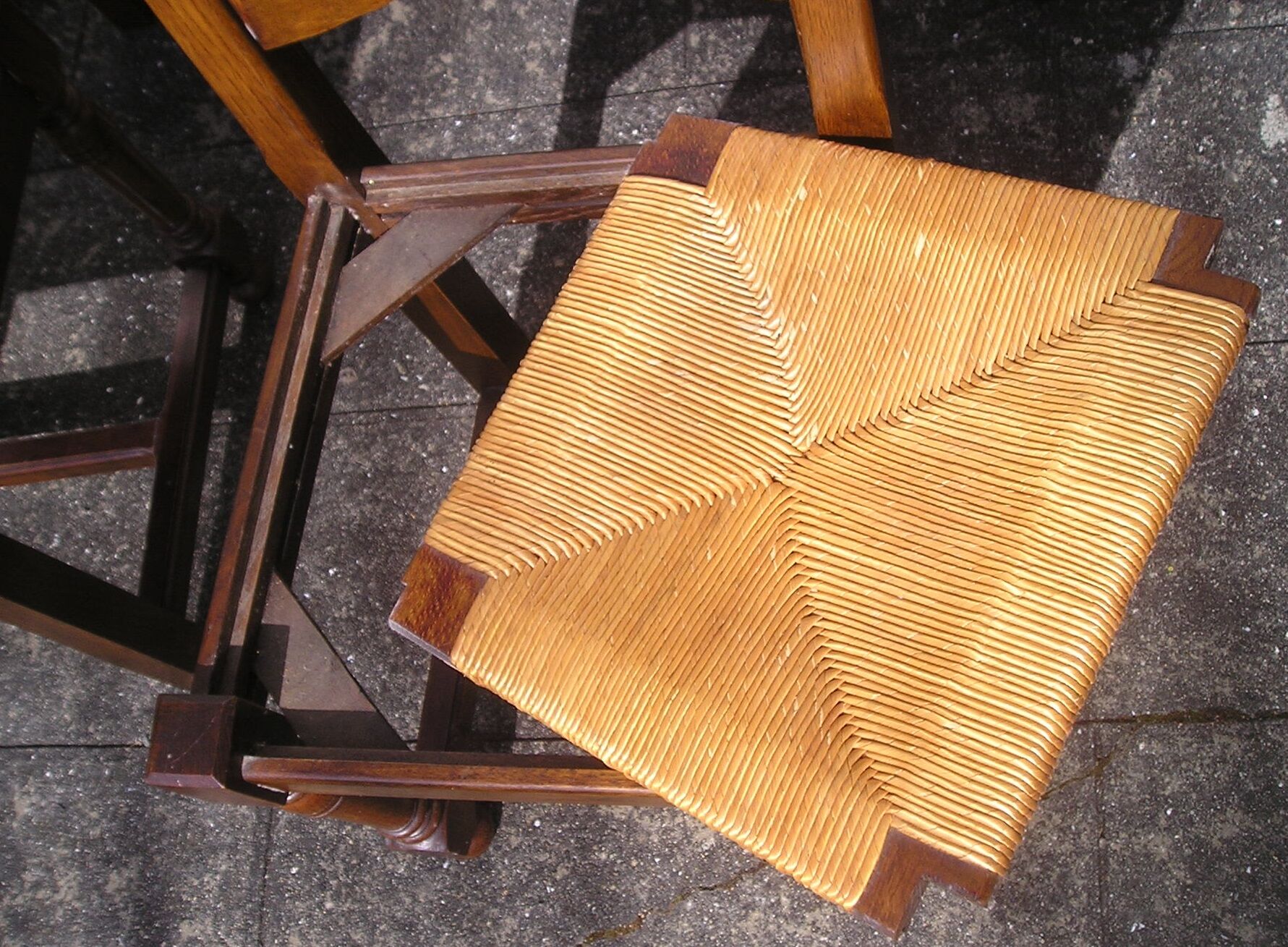 Set of 6 oak dining chairs with high backs and straw seats