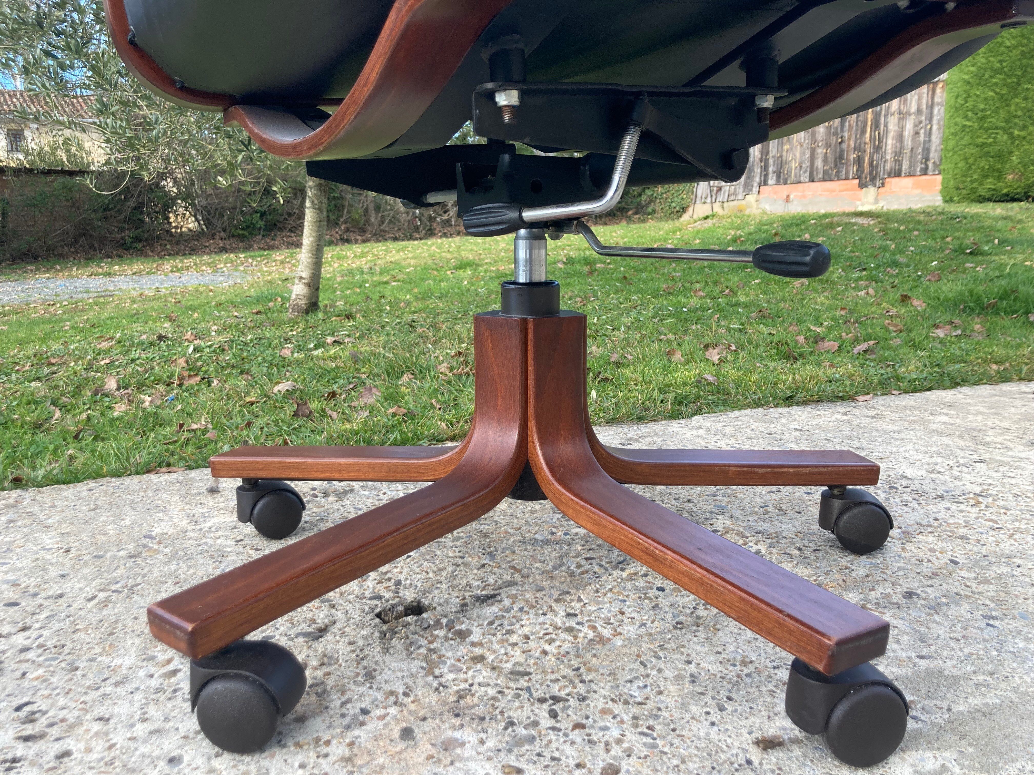 Scandinavian office chair