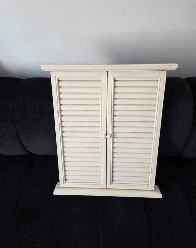 Vintage shabby chic white mirror window