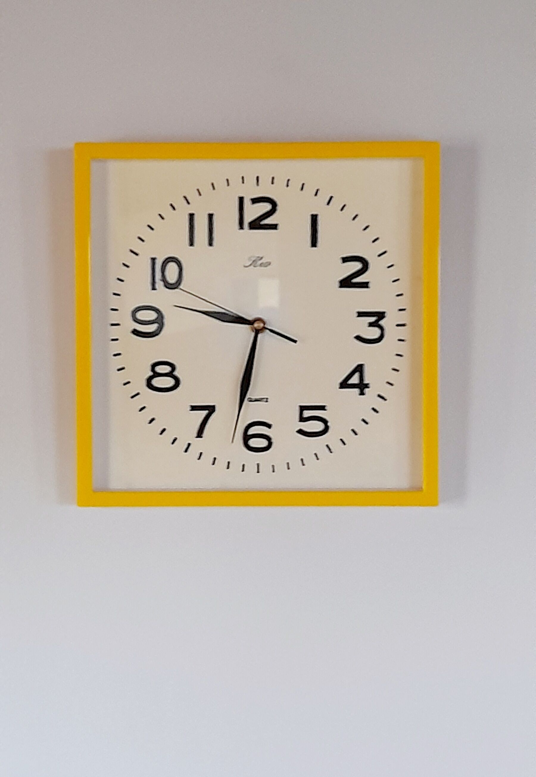 Vintage yellow plastic clock 70s