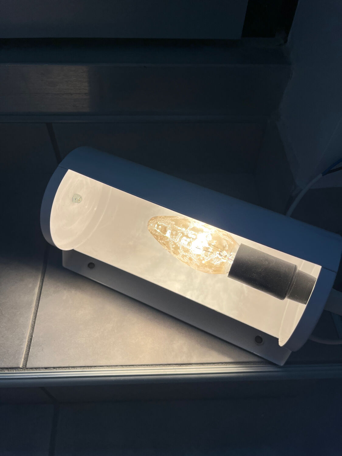 Metal wall light with shutter