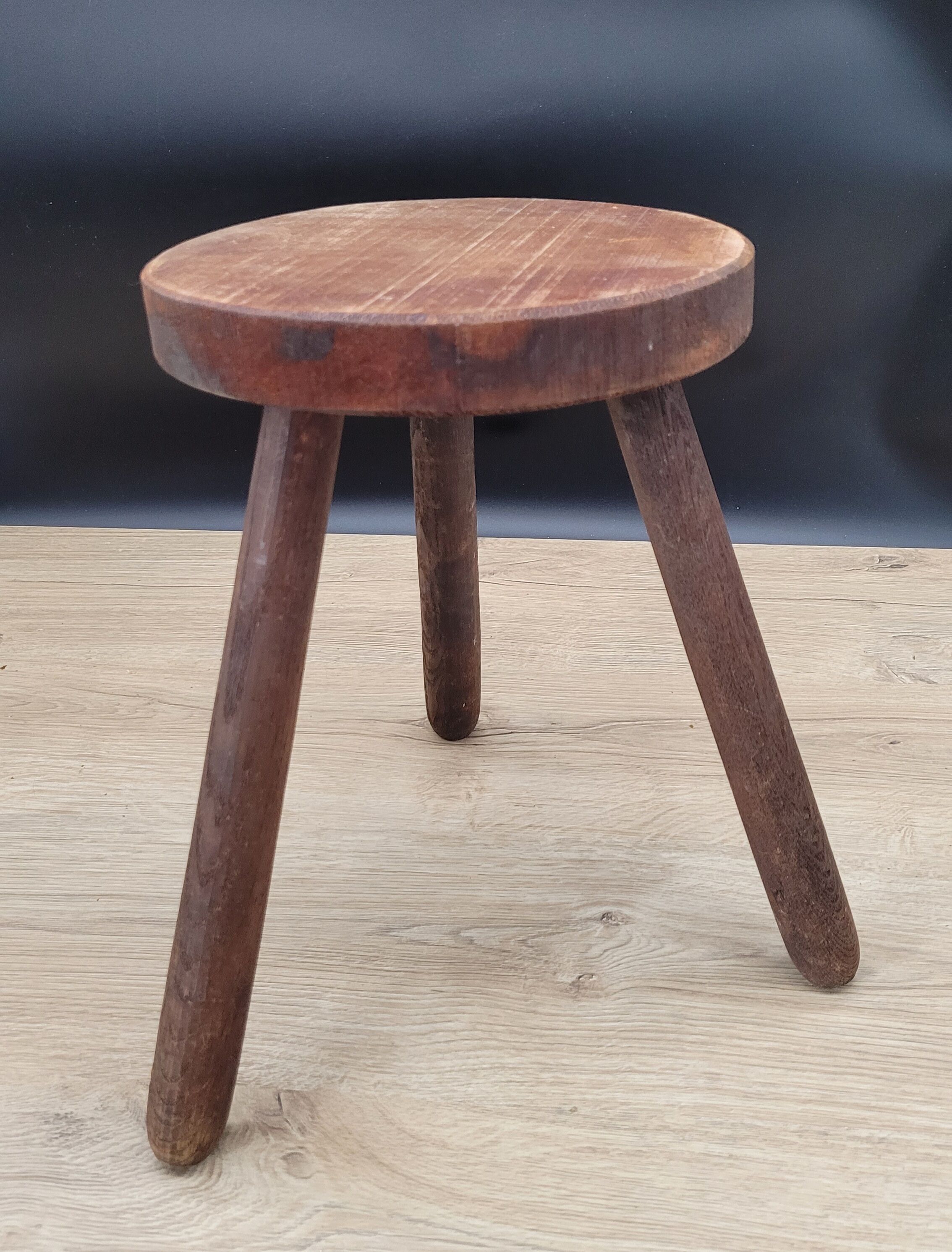 Round tripod stool cowherd