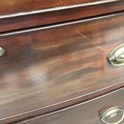 English chest from the early 18th century, mahogany veneer.