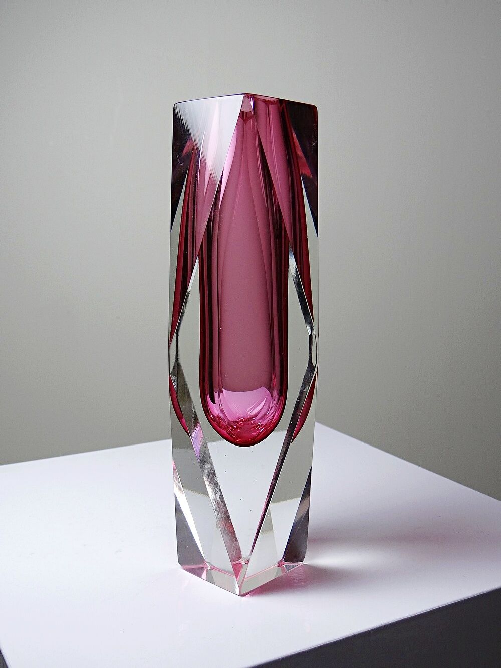 Faceted submerged vase Murano pink glass and crystal from the 1950s-60s.
