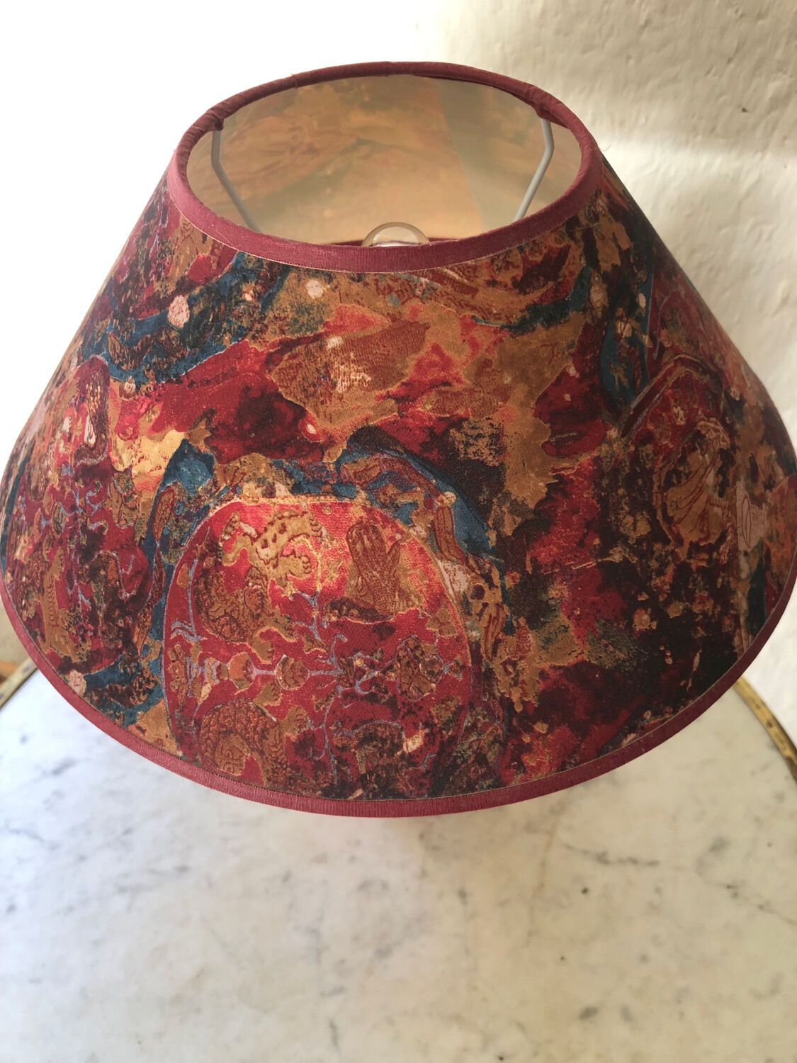 Ceramic foot table lamp