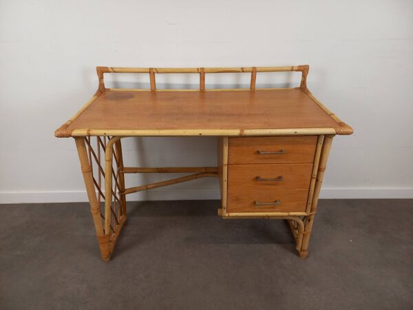 Bureau et sa chaise en rotin