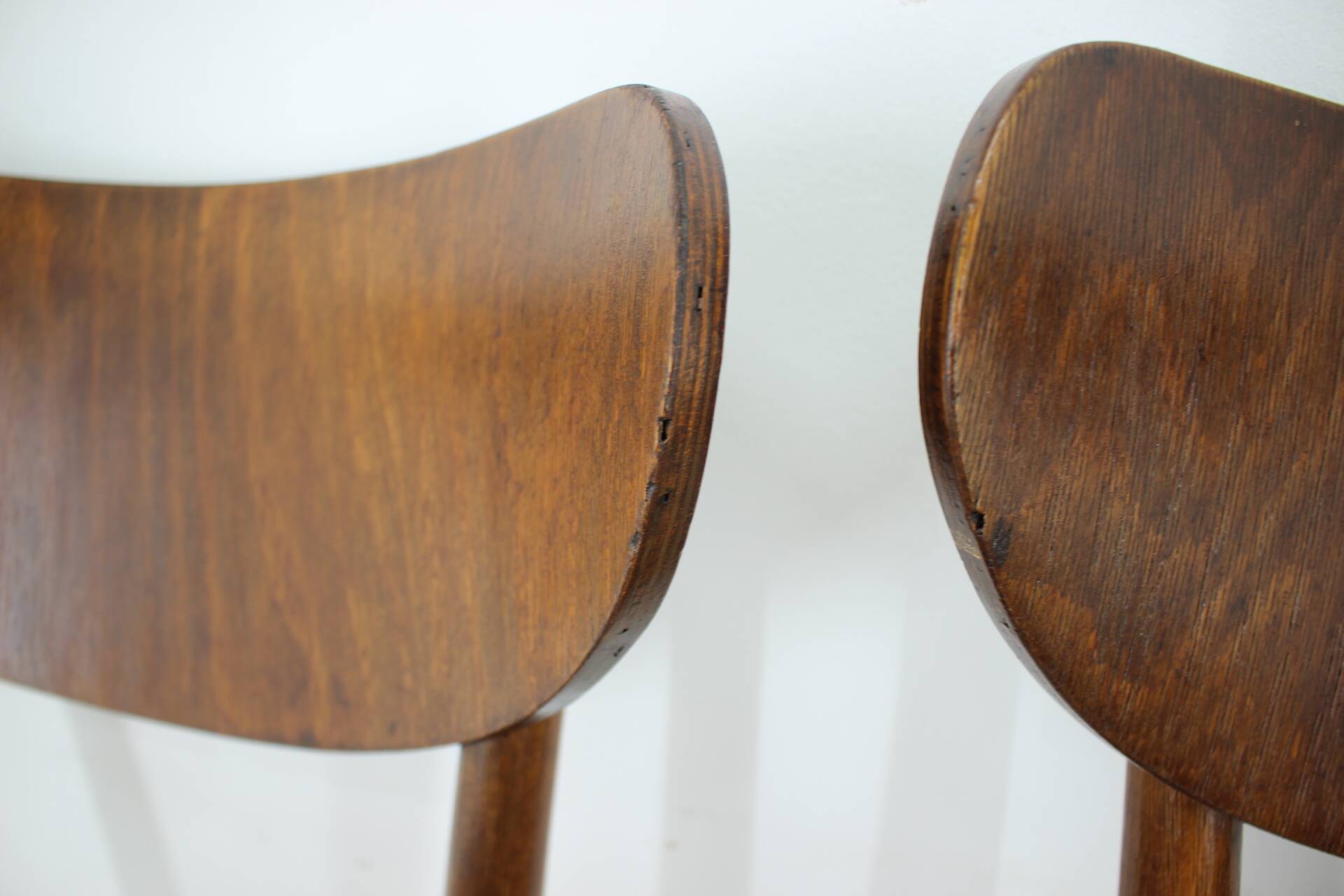Ensemble de quatre chaises de salle à manger en hêtre restaurées des années 1950, Tchécoslovaquie