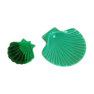2 green ceramic scallops