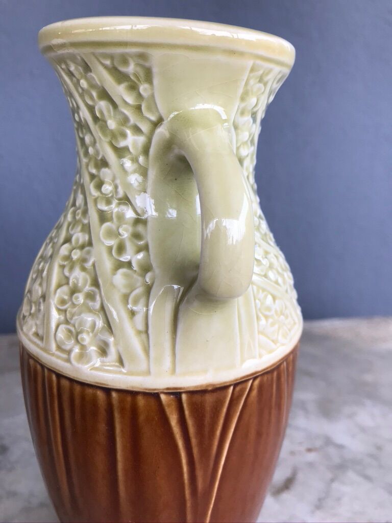 Two-tone vase decorated with flowers