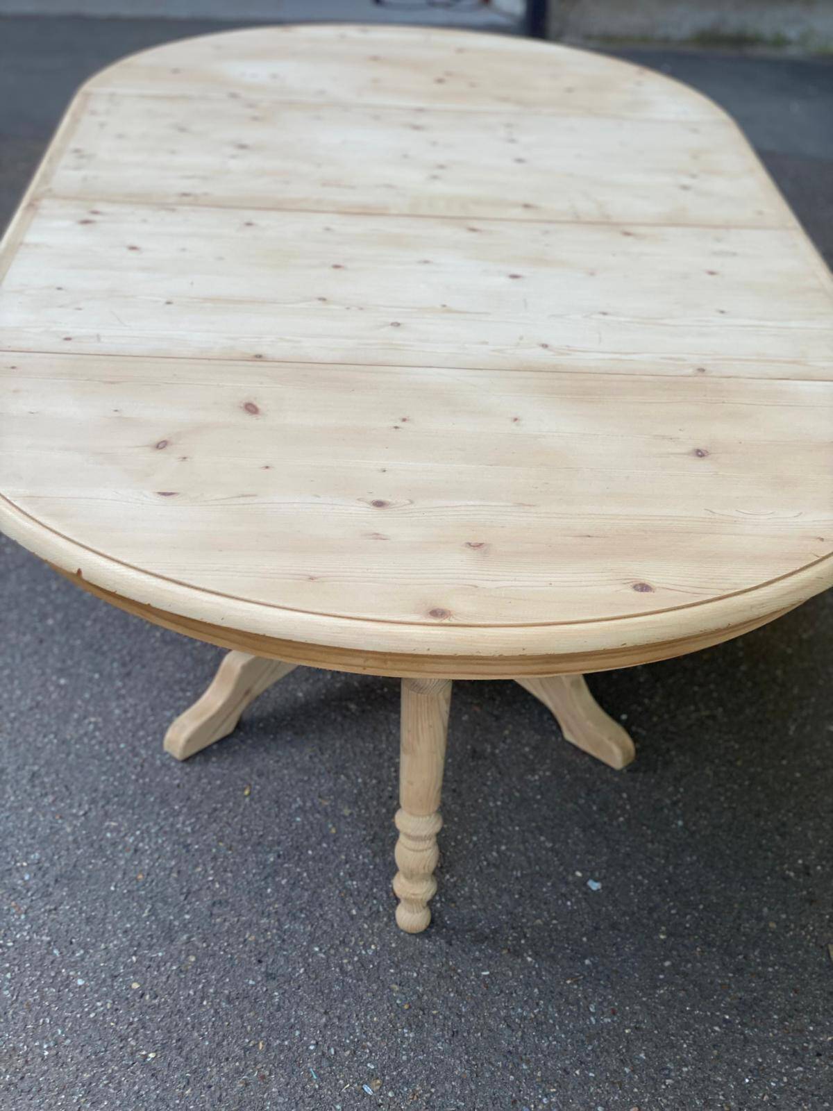 Large round extendable dining table renovated in raw pine with 2 extensions, 1980.