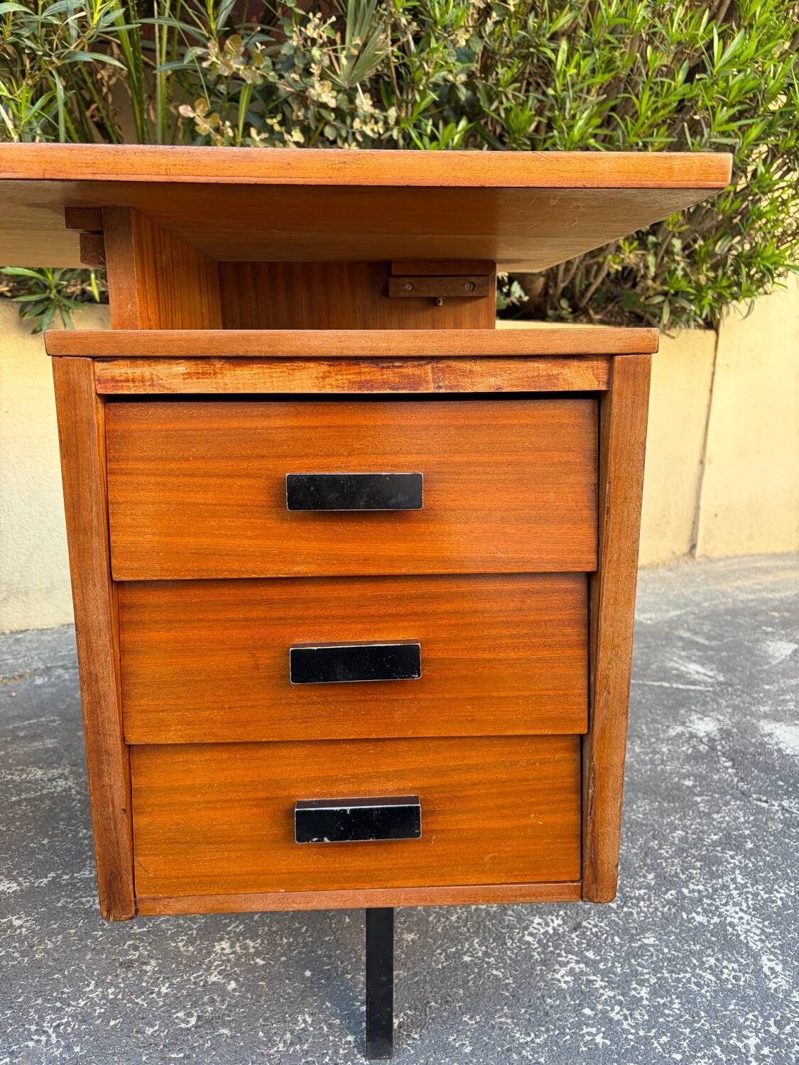 Bureau modèle CM172 par Pierre Paulin circa 1960 pour la maison THONET